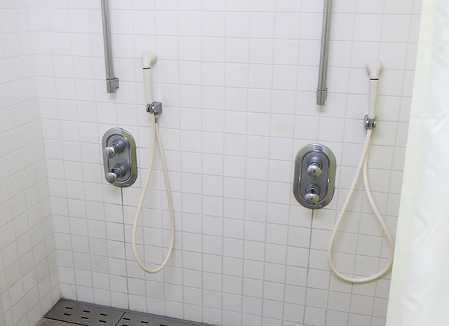 ⑩男女シャワー室